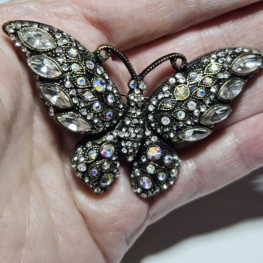 Vintage Gold Tone Aurora Borealis Clear Rhinestone Butterfly Sparkly Brooch - Picture 2 of 10